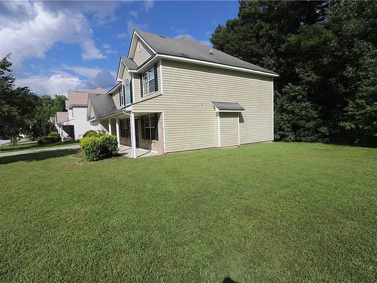 156 Shadowhill Ln — Photo 3