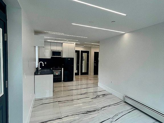 3rd image of 410 Knickerbocker Ave #2