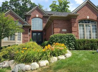 3501 Warwick Dr, Rochester Hills, MI 48309
