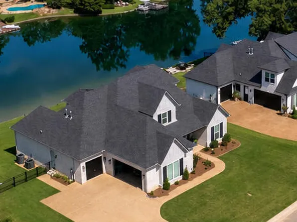 148 Lake Breeze Dr, Jackson, TN 38305