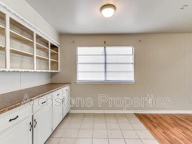 1424 Tanglewood Dr — Photo 9