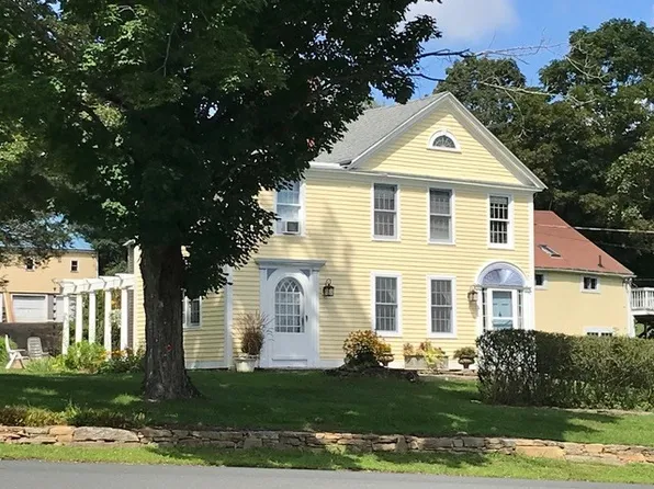170 Brookfield Rd, Brimfield, MA 01010