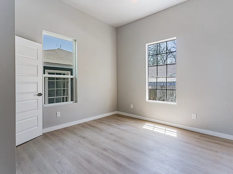 215 Delmar St #2 — Photo 12