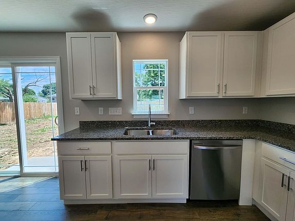 5th image of 3770 Tylor Dr