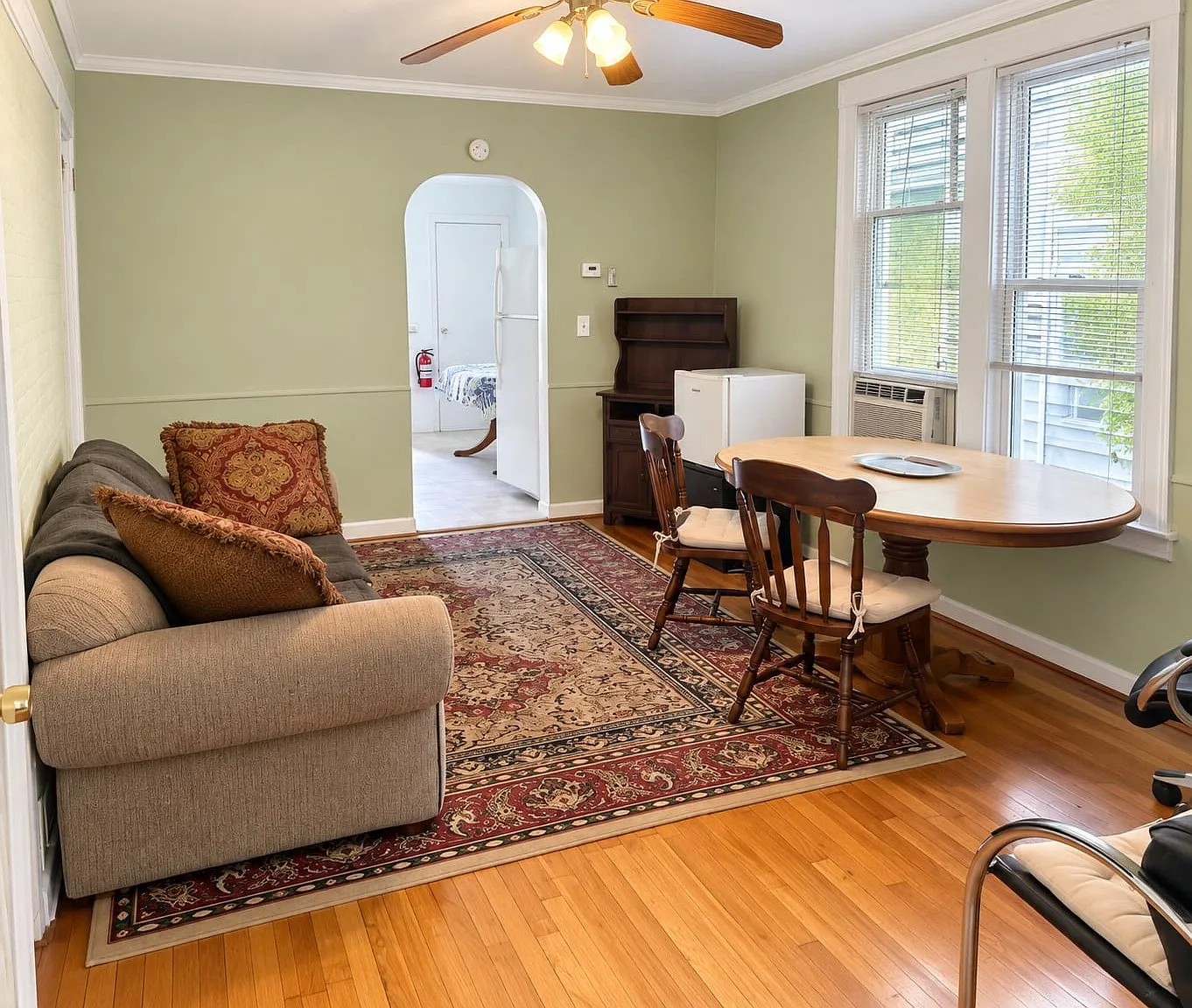 2 bed, $1,200 — Photo 3