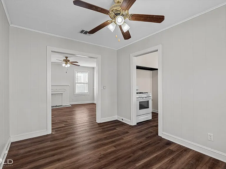 245 E Elmwood St — Photo 14