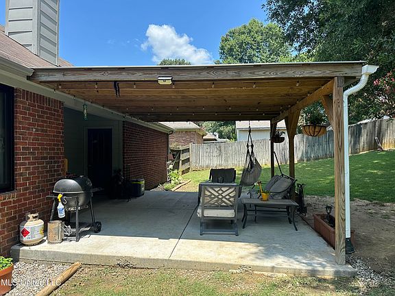 4th image of 5210 Pear Dr