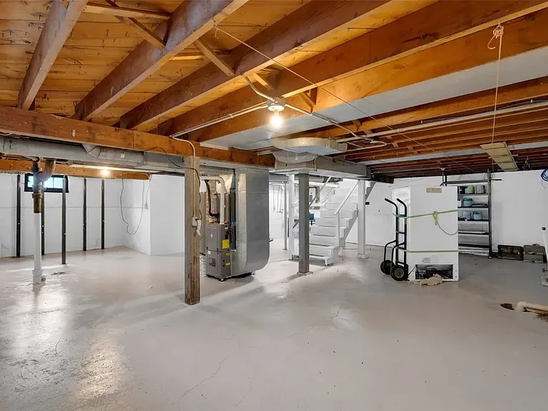 1049 Staub Ct NE — Photo 5