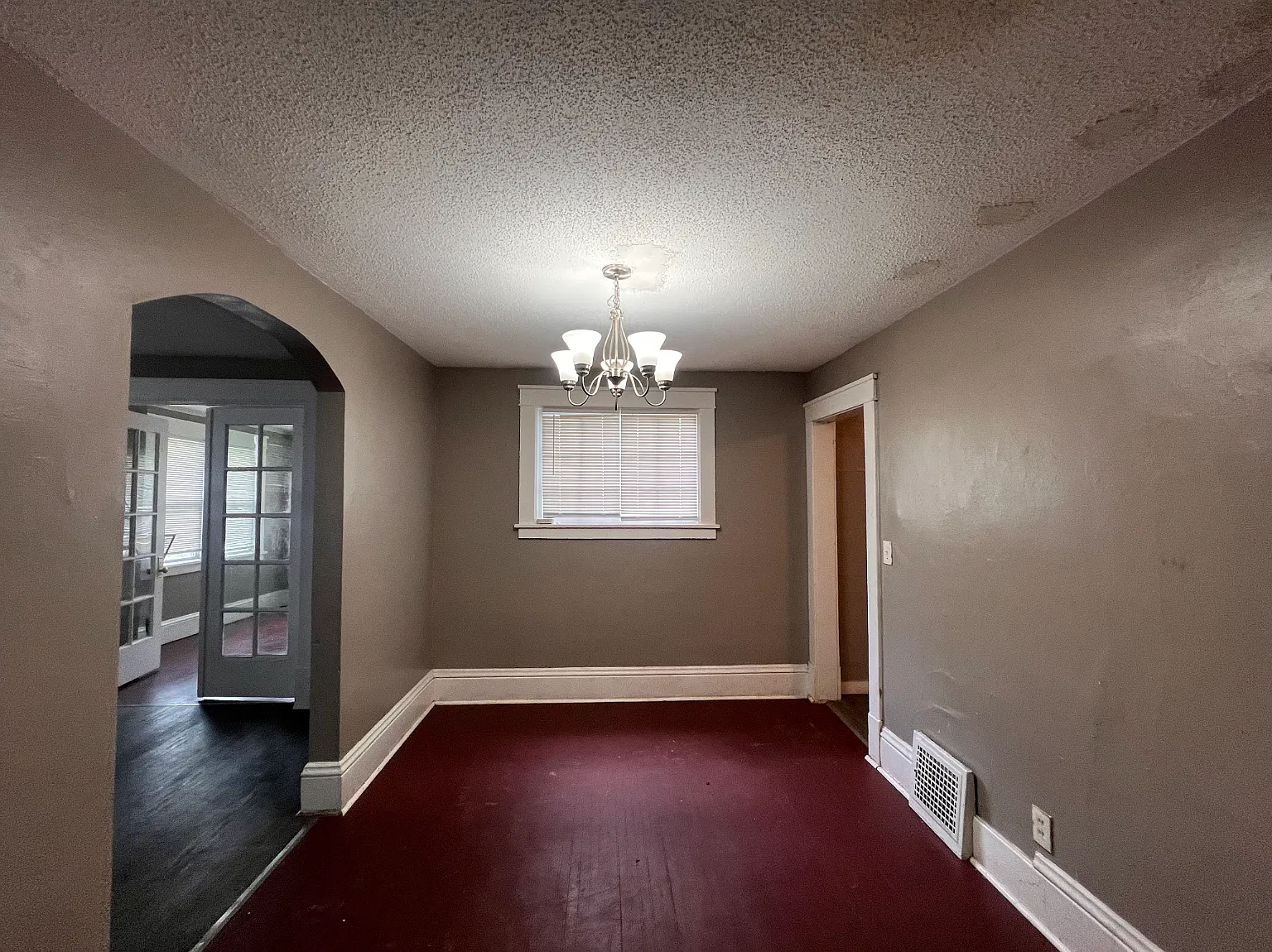 2511 Logan Ave N - 0 — Photo 3