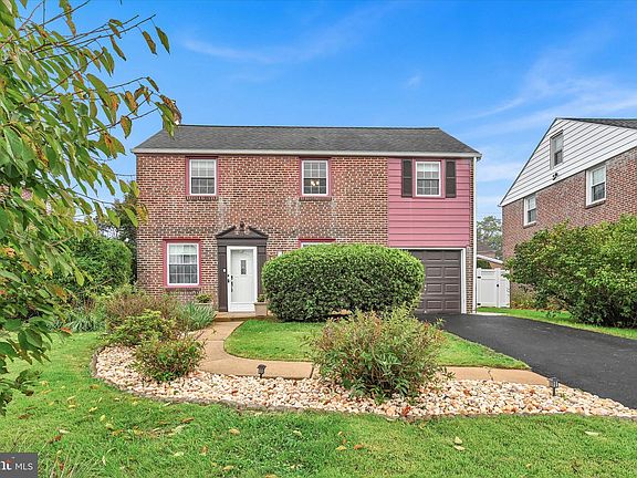 3rd image of 211 Oxford Hill Ln