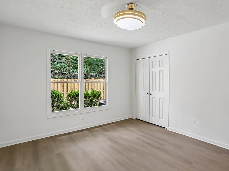 2280 Wellington Cir — Photo 9