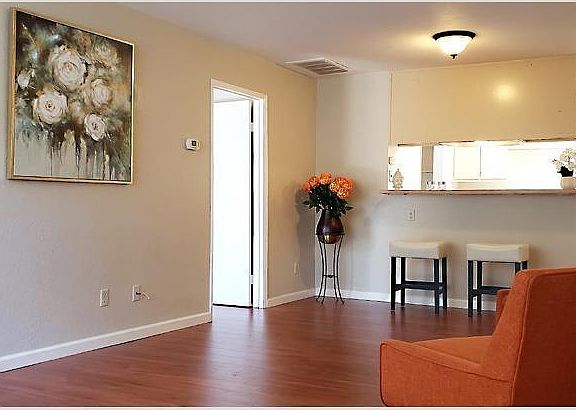 3rd image of 3400 Kingswood Dr APT 3
