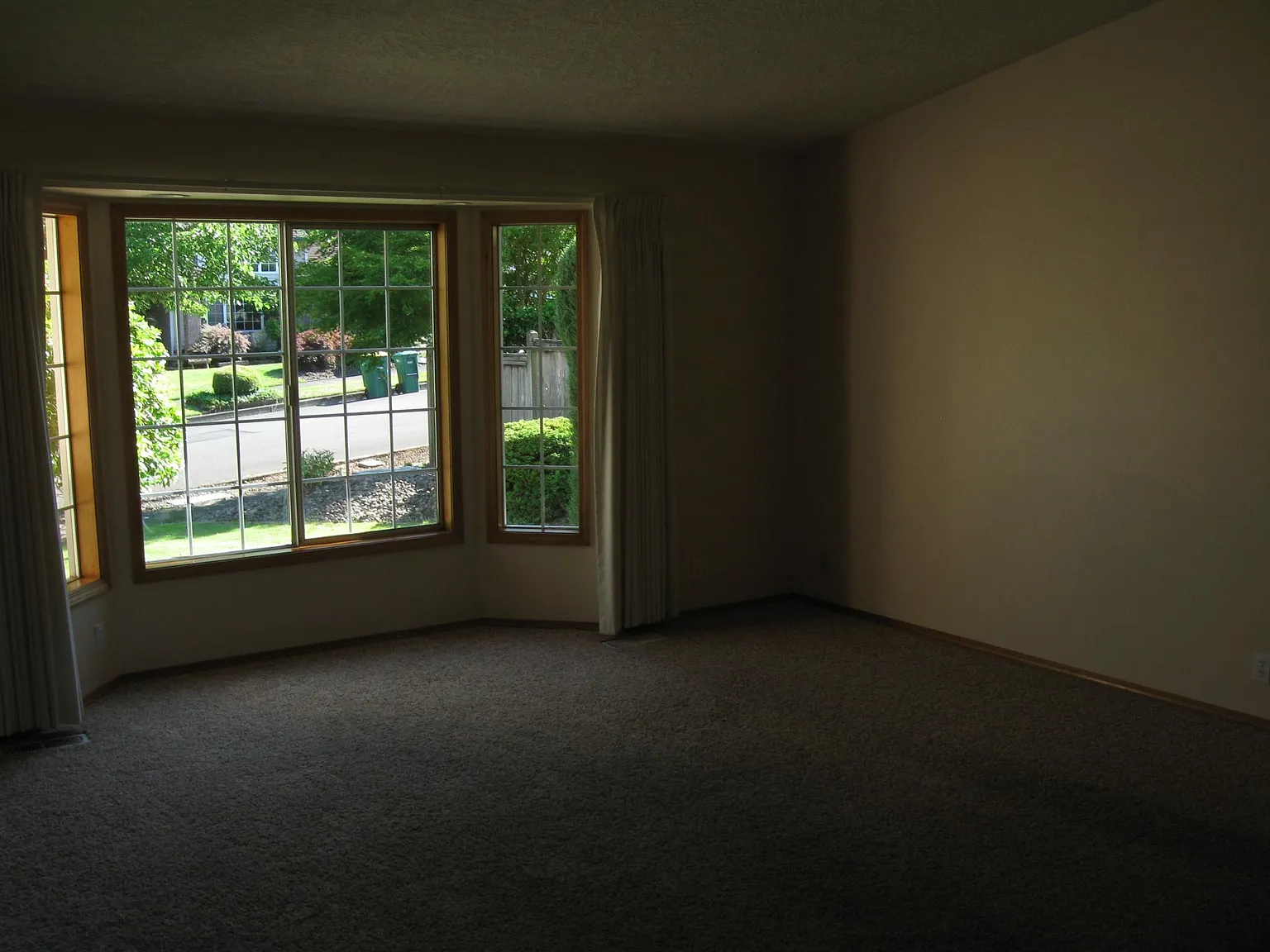 3 bed, 2.5 bath, 1806 sqft, $2,700 — Photo 3