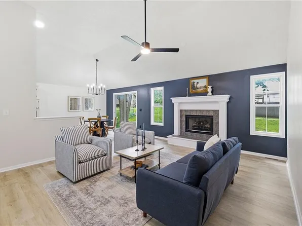 1003 Lincoln St, Pleasant Hill, MO 64080