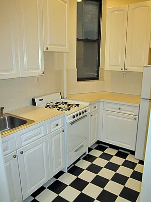 Rented by Sol Shamilzadeh, Lreb | media 10