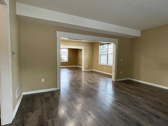 5th image of 415 Market St