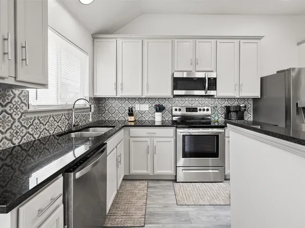 8205 Cedarcrest Ln, Fort Worth, TX 76123