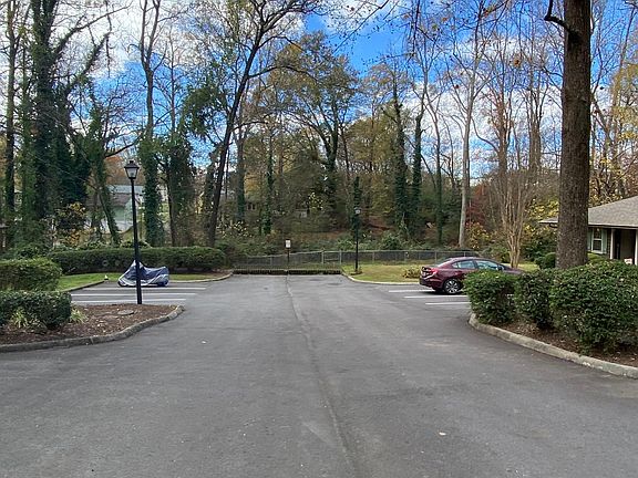 3rd image of 30 Oakwood Dr