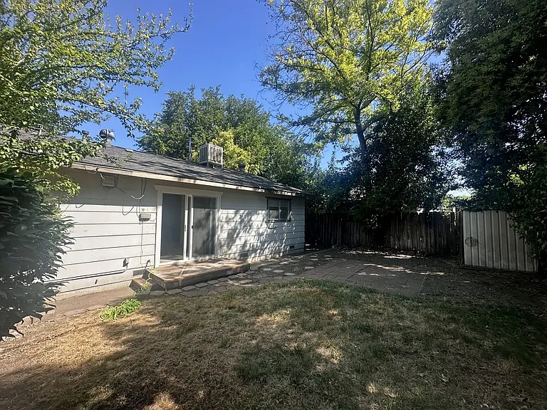 3257 Daisy St — Photo 9