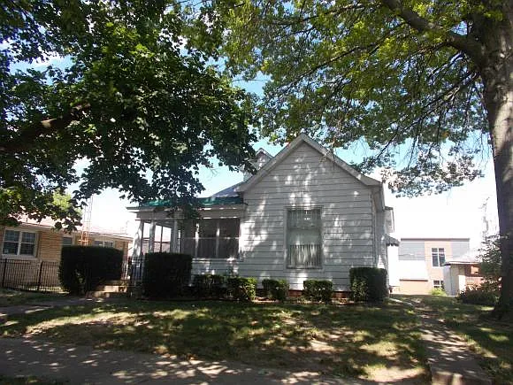 205 S Broadway St photo 1
