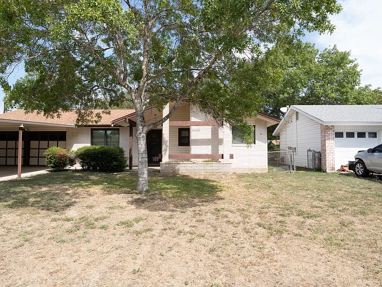 5235 Happiness St — Photo 2