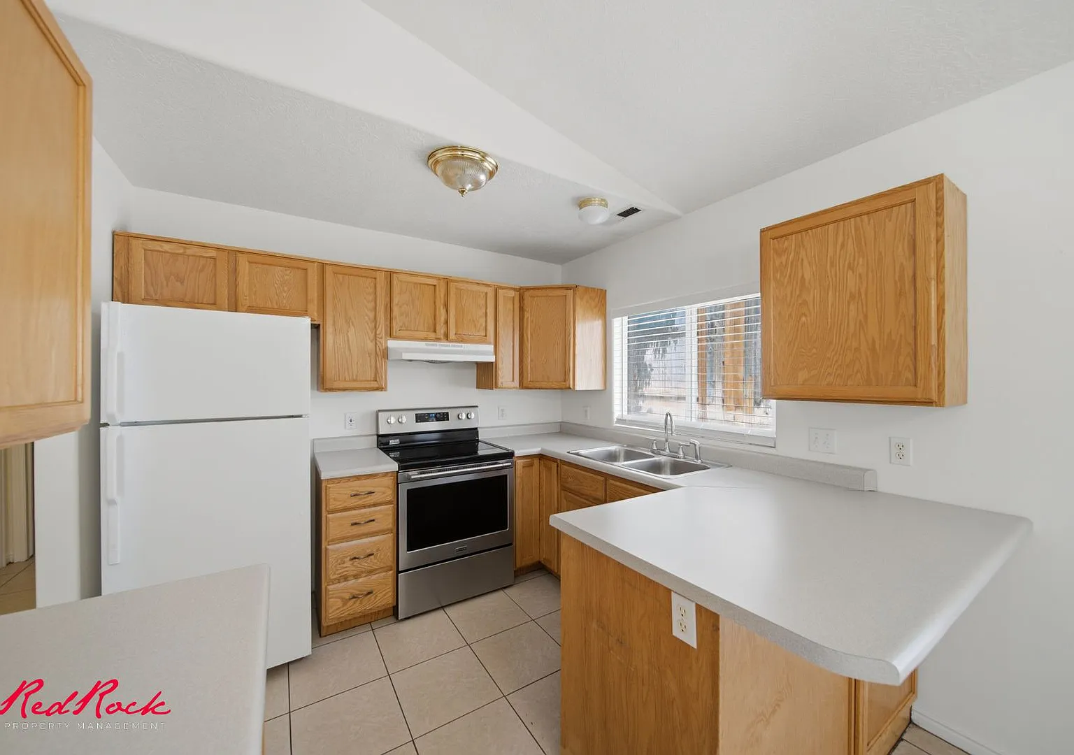 Spacious 3 Bedroom Townhome — Photo 1