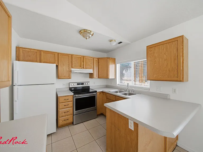 1058 N 1340 West Cir #2 — Photo 1