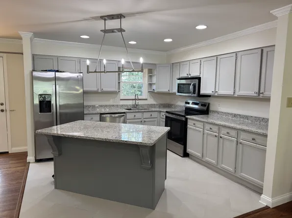 11928 W Kings Gate Rd, Knoxville, TN 37934