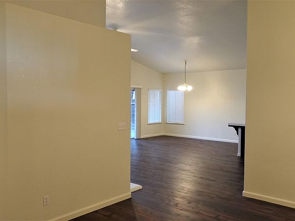 5th image of 2704 E Portland Ave