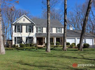 217 Surrey Ln, Lake Forest, IL 60045