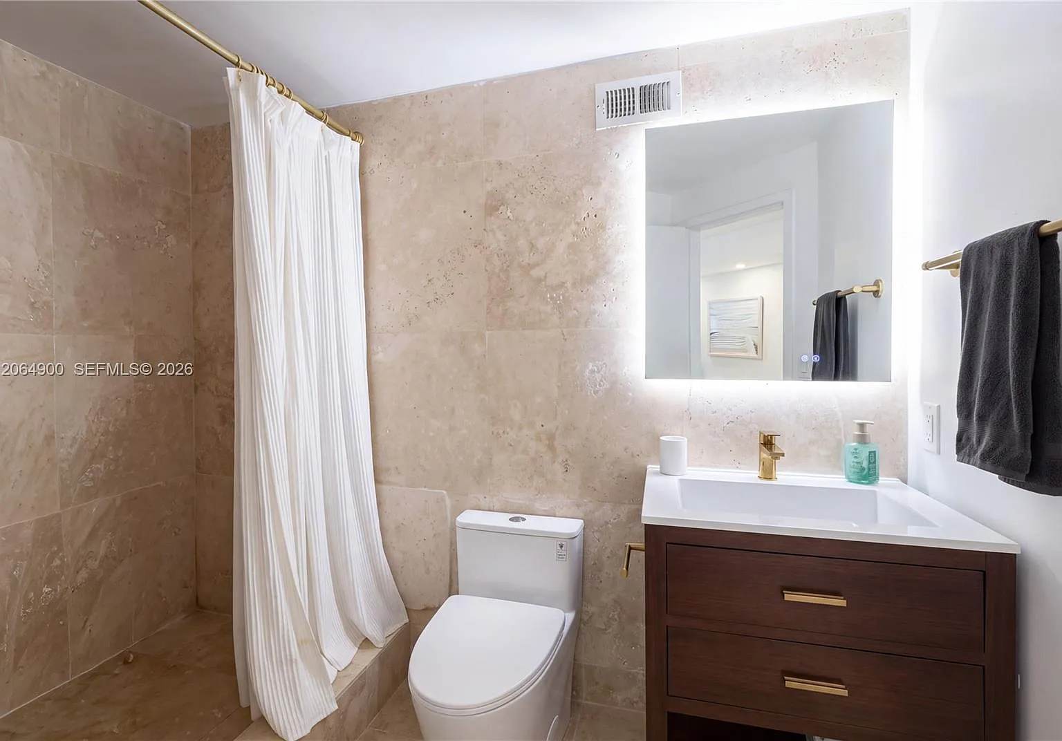 2 bed, 990 sqft, $3,790 — Photo 4