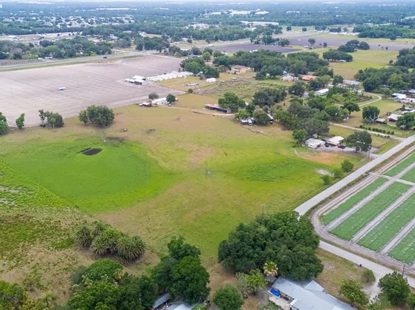 1616 McGee Rd, Plant City, FL 33565