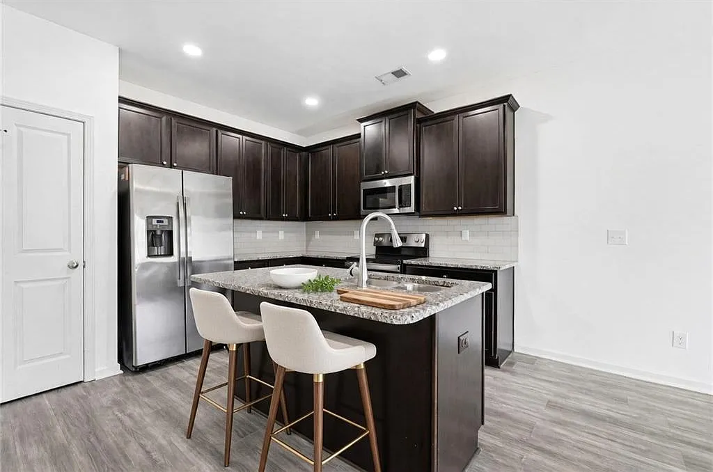 3 bed, 2.5 bath, 1512 sqft, $2,045 — Photo 4