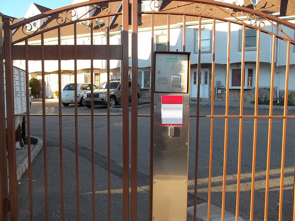 2nd image of 42 Val Sumo Ln