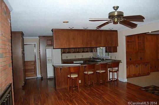 4th image of 303 Chaney St
