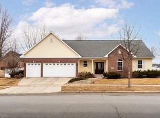 318 Rustic Dr, Madison, WI 53718