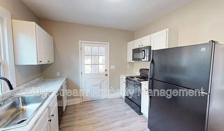 2029 Brookline Ave — Photo 4