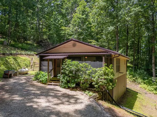 210 McDaniel Ln, Suches, GA 30572