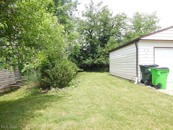 3rd image of 13709 Dressler Ave
