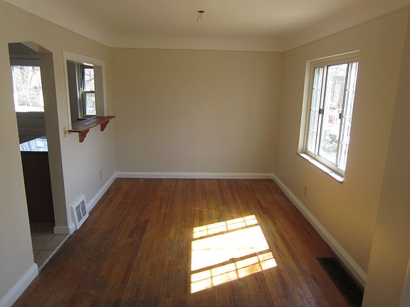 4th image of 1031 Woodbriar Ln