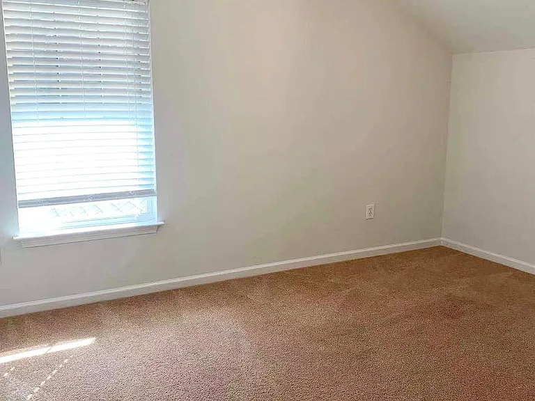 216 Barclay Dr — Photo 9