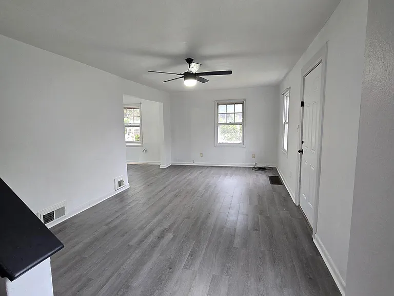 21676 N Essex Dr — Photo 6
