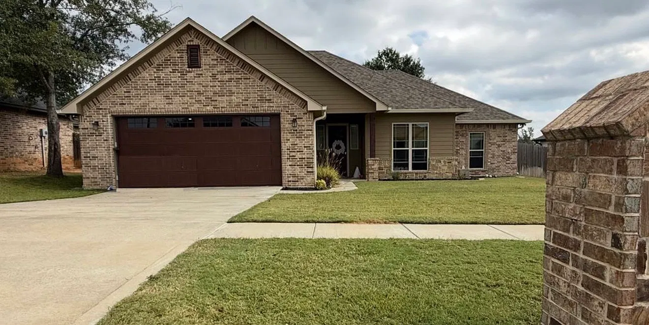 4 bed, 1813 sqft, $2,200 — Photo 1