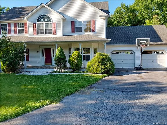 3rd image of 19 Woodridge Dr
