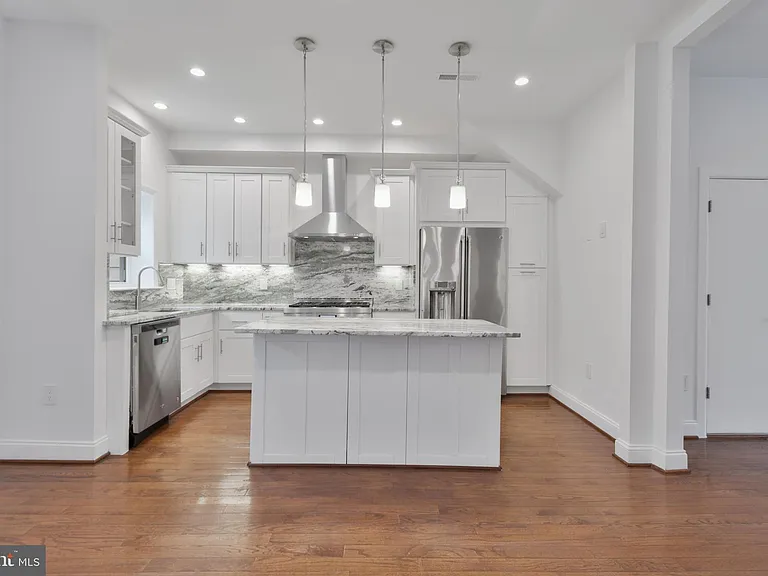 1339 Corcoran St NW — Photo 20