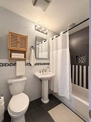 Bathroom, photo 1