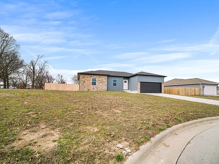 655 E Forest St — Photo 34