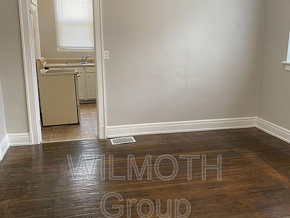4th image of 538 W 29th St #1