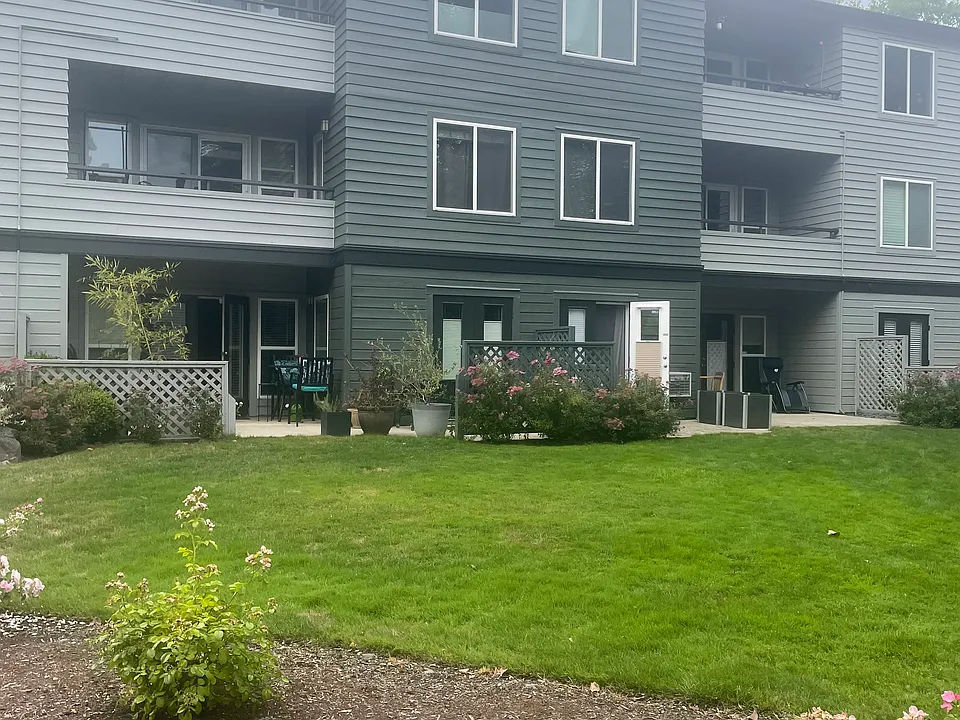 4980 S Landing Dr #103