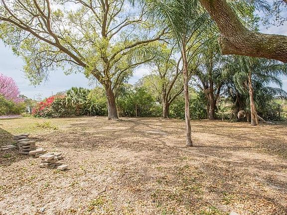 5th image of 105 S Ilakee Ave